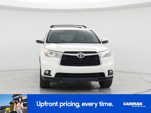 White 2015 Toyota Highlander XLE