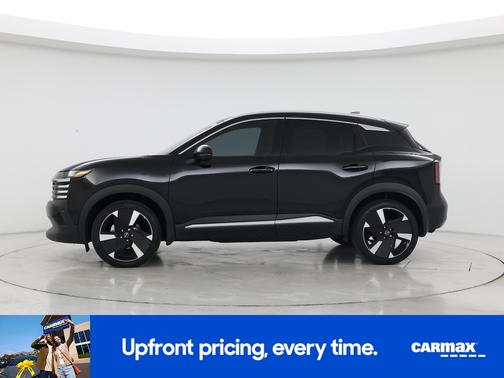 Black 2025 Nissan Kicks SR
