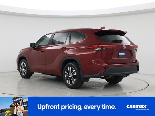 Red 2023 Toyota Highlander XLE
