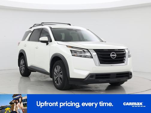 2022 Nissan Pathfinder SV