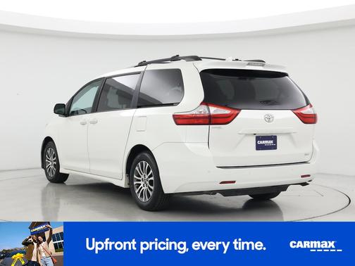 White 2018 Toyota Sienna XLE