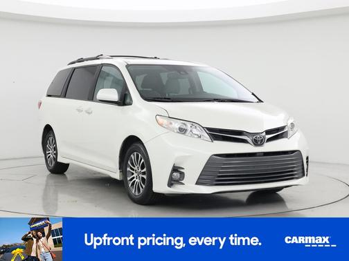 White 2018 Toyota Sienna XLE