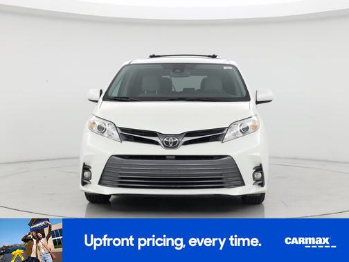 White 2018 Toyota Sienna XLE