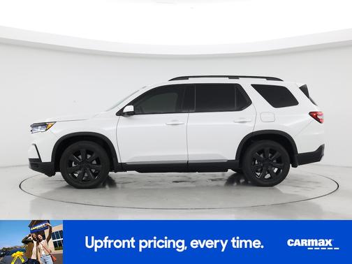 White 2023 Honda Pilot Elite