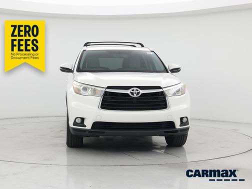 White 2015 Toyota Highlander XLE