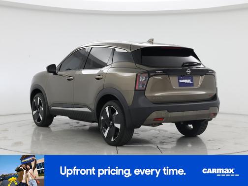 Green 2025 Nissan Kicks SR