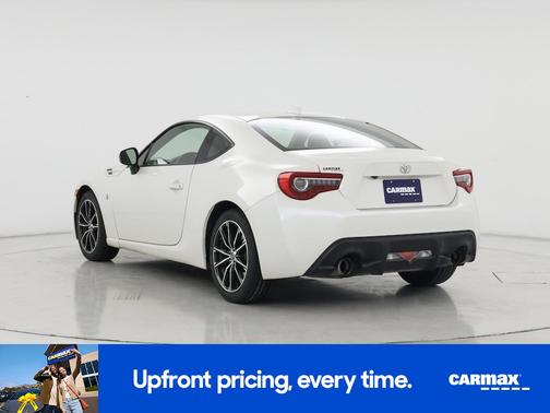 White 2017 Toyota 86