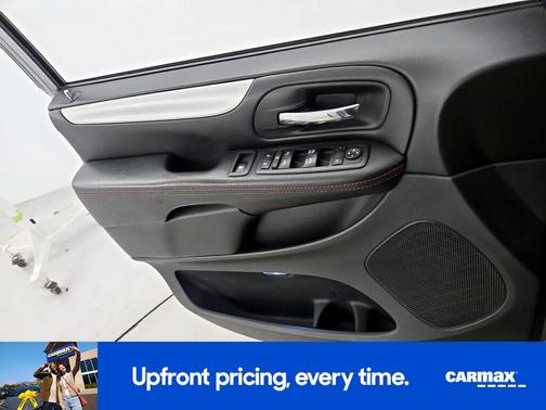 Gray 2017 Dodge Grand Caravan GT