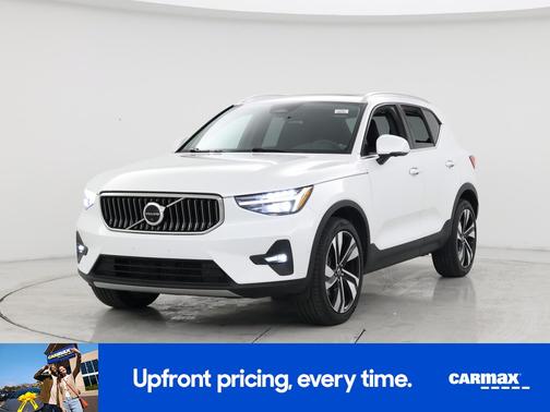 2023 Volvo XC40 B5 Ultimate Bright Theme