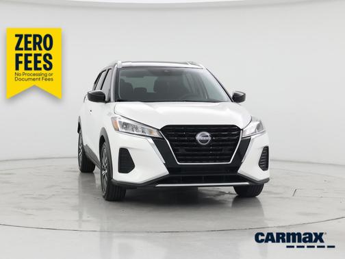 White 2023 Nissan Kicks SV