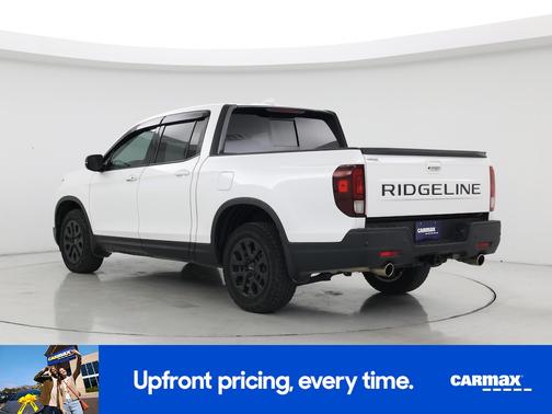 White 2024 Honda Ridgeline Black Edition