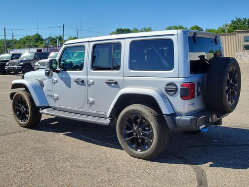 Silver Zynith Clearcoat 2023 Jeep Wrangler 4xe Sahara