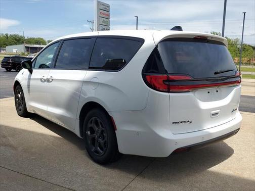 2023 Chrysler Pacifica Hybrid Limited