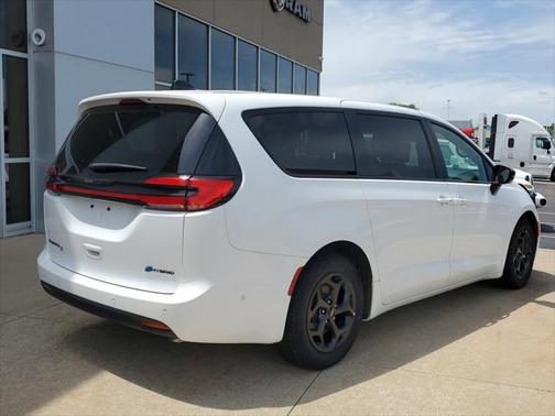 2023 Chrysler Pacifica Hybrid Limited