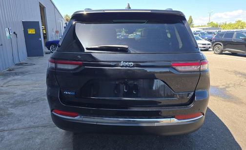 Diamond Black Crystal Pearlcoat 2023 Jeep Grand Cherokee 4xe Base