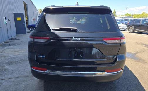 Diamond Black Crystal Pearlcoat 2023 Jeep Grand Cherokee 4xe Base