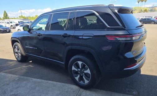 Diamond Black Crystal Pearlcoat 2023 Jeep Grand Cherokee 4xe Base