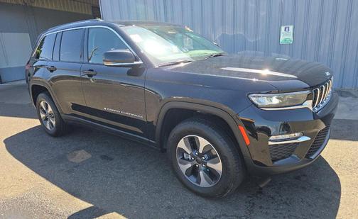 Diamond Black Crystal Pearlcoat 2023 Jeep Grand Cherokee 4xe Base