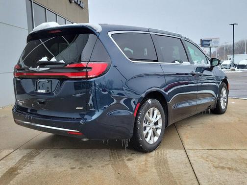 2025 Chrysler Pacifica L