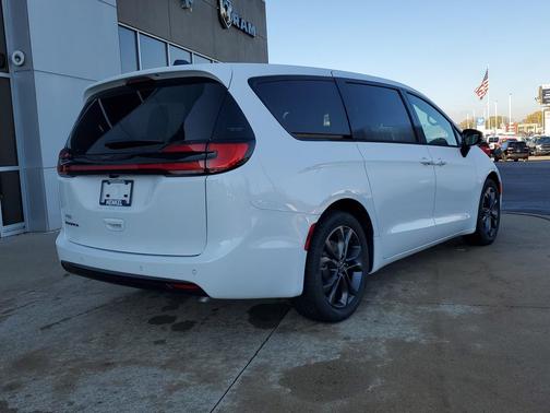 2026 Chrysler Pacifica L