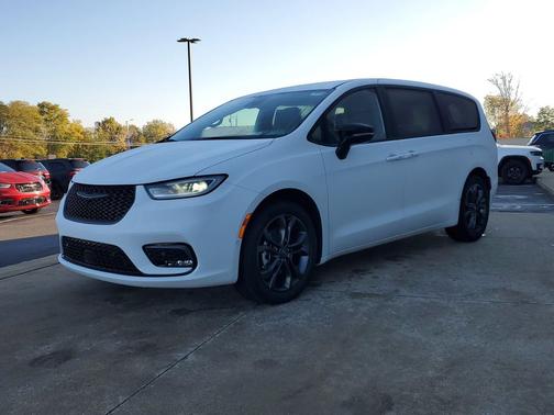 2026 Chrysler Pacifica L