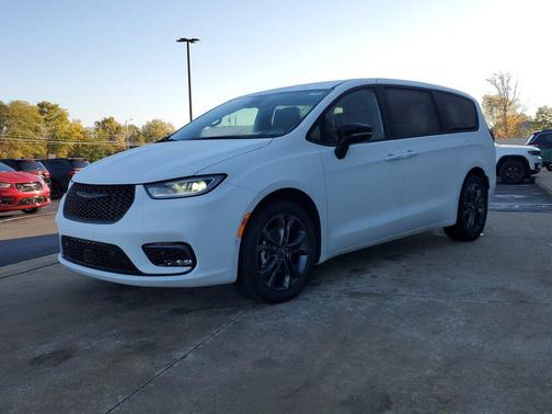 2026 Chrysler Pacifica L