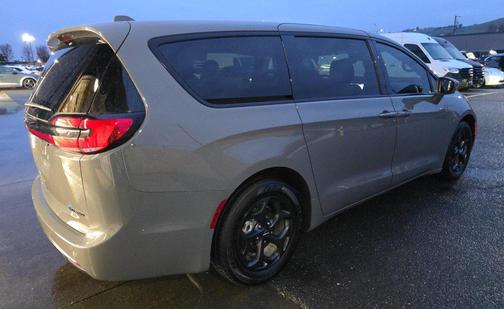 2022 Chrysler Pacifica Hybrid Limited