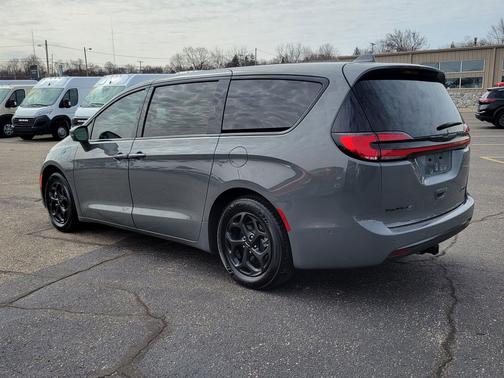 2022 Chrysler Pacifica Hybrid Limited