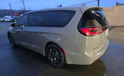 2022 Chrysler Pacifica Hybrid Limited