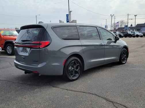2022 Chrysler Pacifica Hybrid Limited