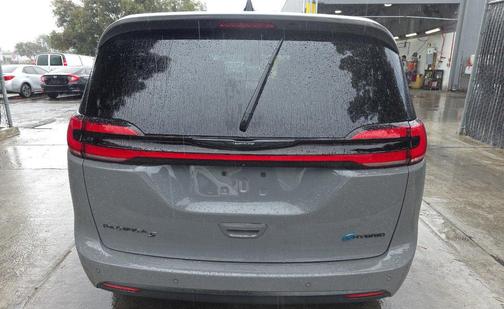 Ceramic Gray Clearcoat 2023 Chrysler Pacifica Hybrid Limited