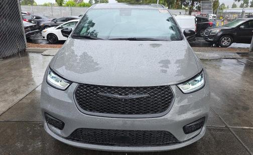 Ceramic Gray Clearcoat 2023 Chrysler Pacifica Hybrid Limited