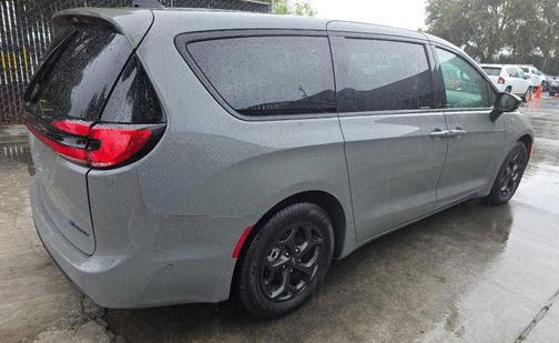 Ceramic Gray Clearcoat 2023 Chrysler Pacifica Hybrid Limited
