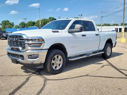 Bright White Clearcoat 2025 RAM 2500 Big Horn Crew Cab 4x4 6'4' Box