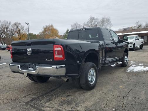 2024 RAM 3500 Tradesman Crew Cab 4x4 8' Box