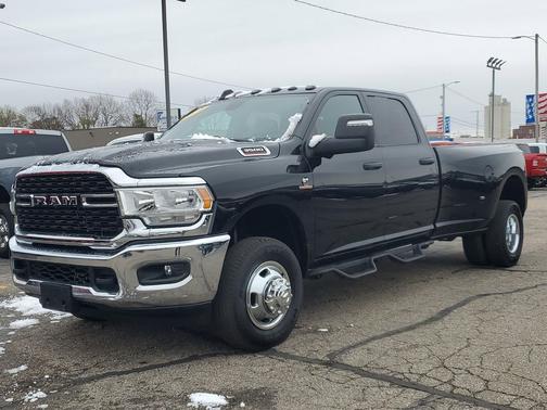 2024 RAM 3500 Tradesman Crew Cab 4x4 8' Box
