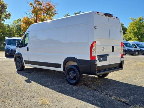 Bright White Clearcoat 2025 RAM ProMaster 2500 Tradesman