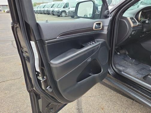 Brilliant Black Crystal Pearlcoat 2014 Jeep Grand Cherokee Limited