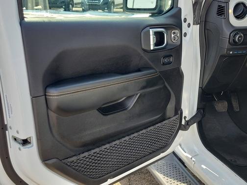 Bright White Clearcoat 2025 Jeep Wrangler 4xe Sahara