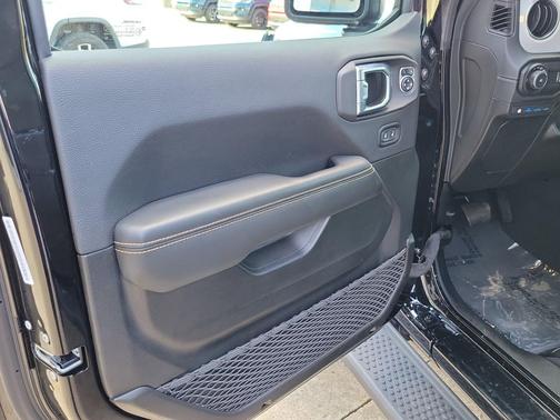 Black Clearcoat 2025 Jeep Wrangler 4xe Sahara