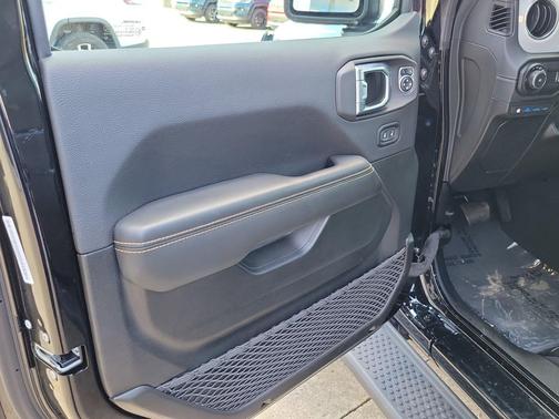 Black Clearcoat 2025 Jeep Wrangler 4xe Sahara