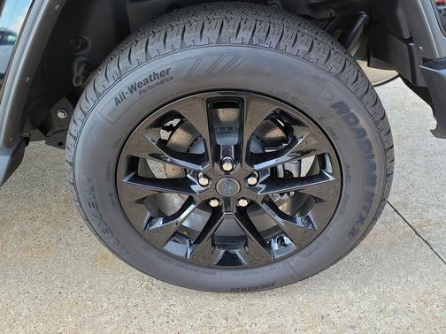 Black Clearcoat 2025 Jeep Wrangler 4xe Sahara