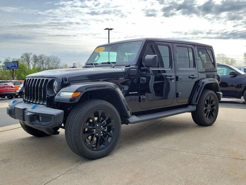 Black Clearcoat 2022 Jeep Wrangler Unlimited 4xe Sahara