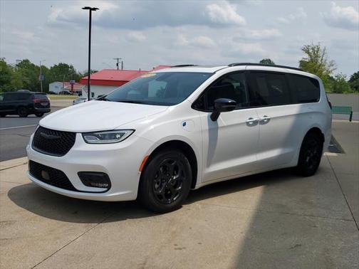 2024 Chrysler Pacifica Hybrid Premium S Appearance Pkg