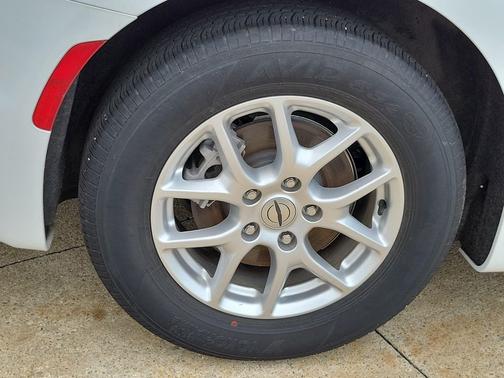 Bright White Clearcoat 2024 Chrysler Pacifica Touring L