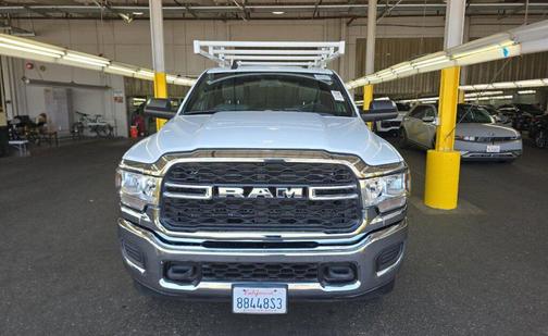 Bright White Clearcoat 2022 RAM 2500 Tradesman Crew Cab 4x4 8' Box