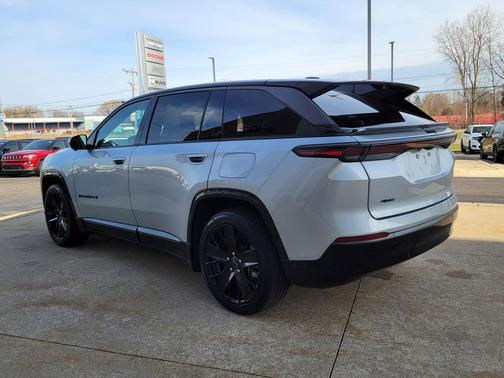 Silver Zynith Clearcoat 2024 Jeep Wagoneer S Launch Edition