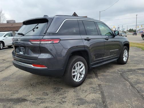 Baltic Gray Metallic Clearcoat 2025 Jeep Grand Cherokee Laredo
