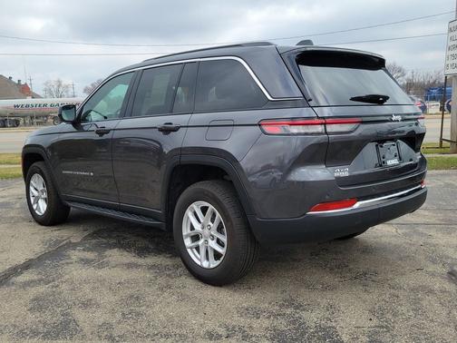 Baltic Gray Metallic Clearcoat 2025 Jeep Grand Cherokee Laredo