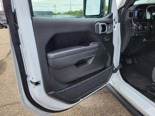 Bright White Clearcoat 2025 Jeep Wrangler 4xe Rubicon